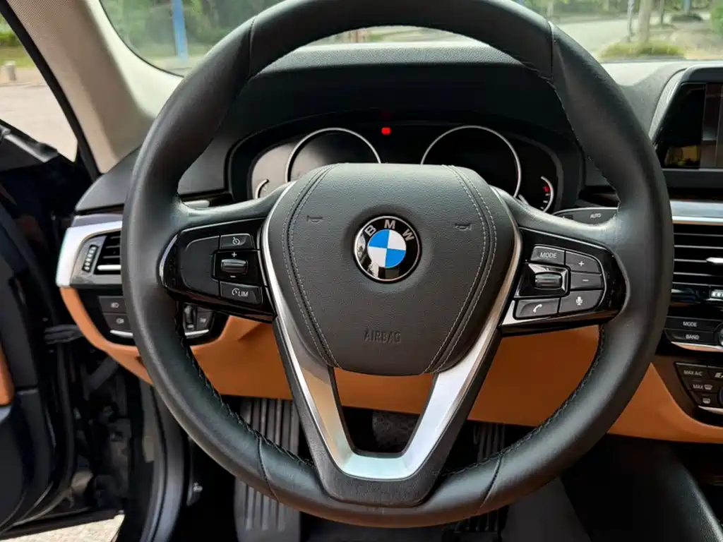 BMW 5 Series — миниатюра 18