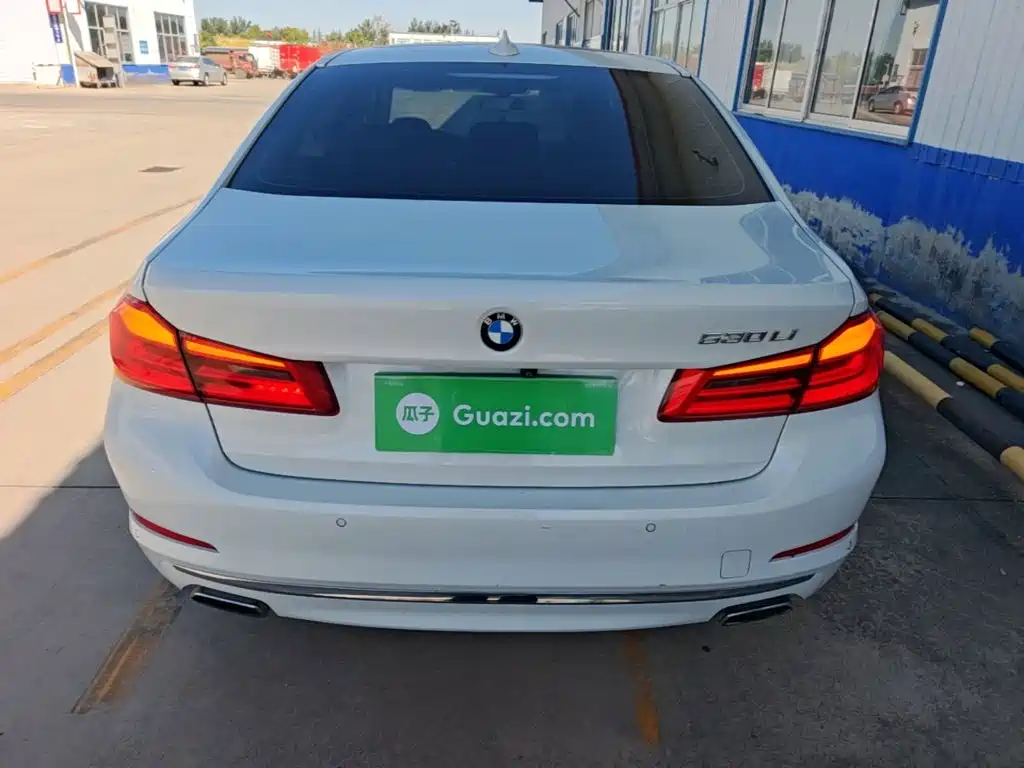 BMW 5 Series — миниатюра 6