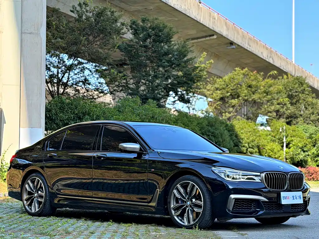 BMW 7 Series — миниатюра 3