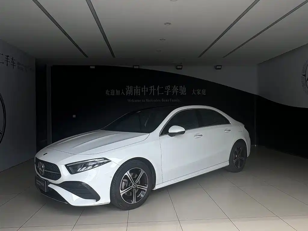 奔驰A级 2023款 A 200 L 动感型 2023