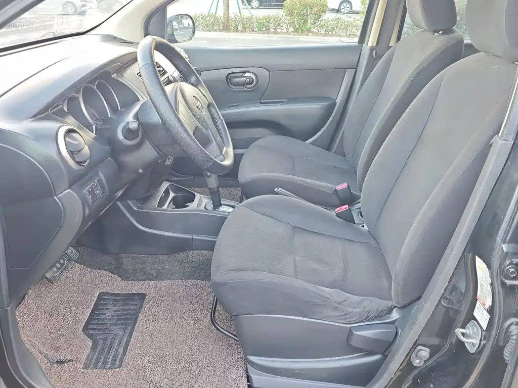 Nissan Livina — миниатюра 5