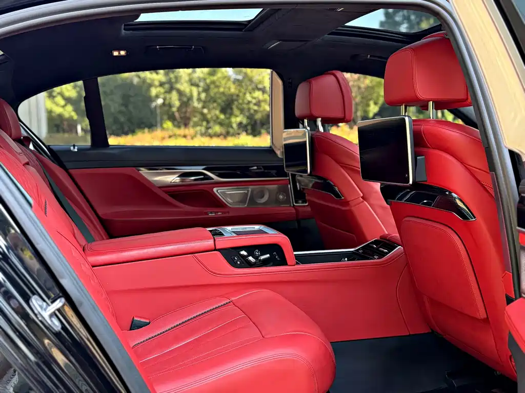 BMW 7 Series — миниатюра 18