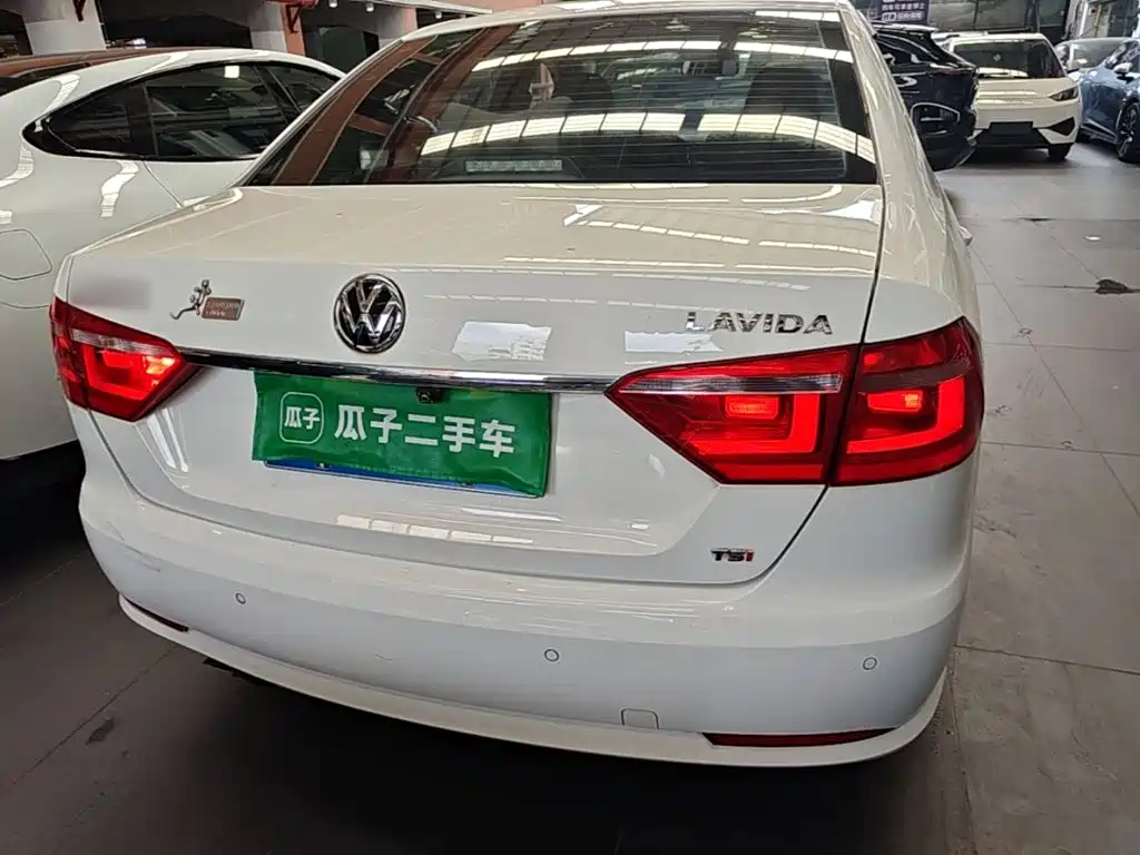 Volkswagen Lavida — миниатюра 6