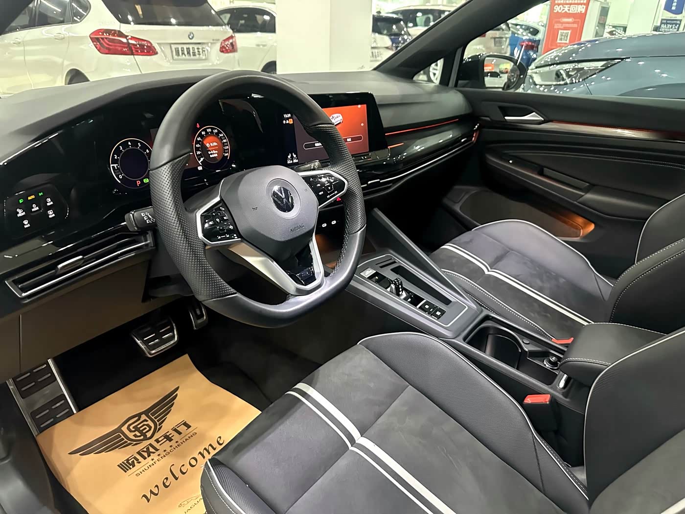 Volkswagen Golf 1.4 л 2021 г. Белый, пробег 30000 км