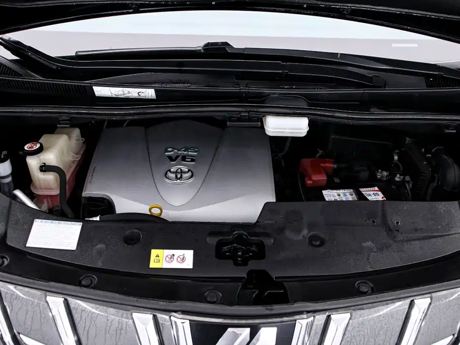 Toyota Alphard — миниатюра 20
