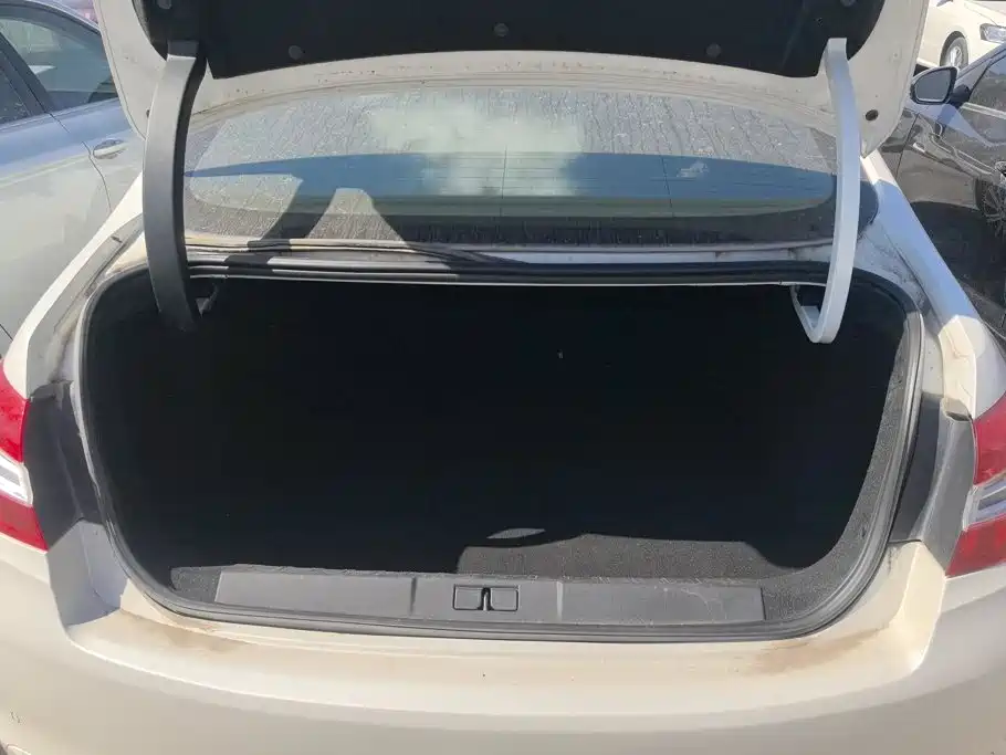 Peugeot 408 — миниатюра 4