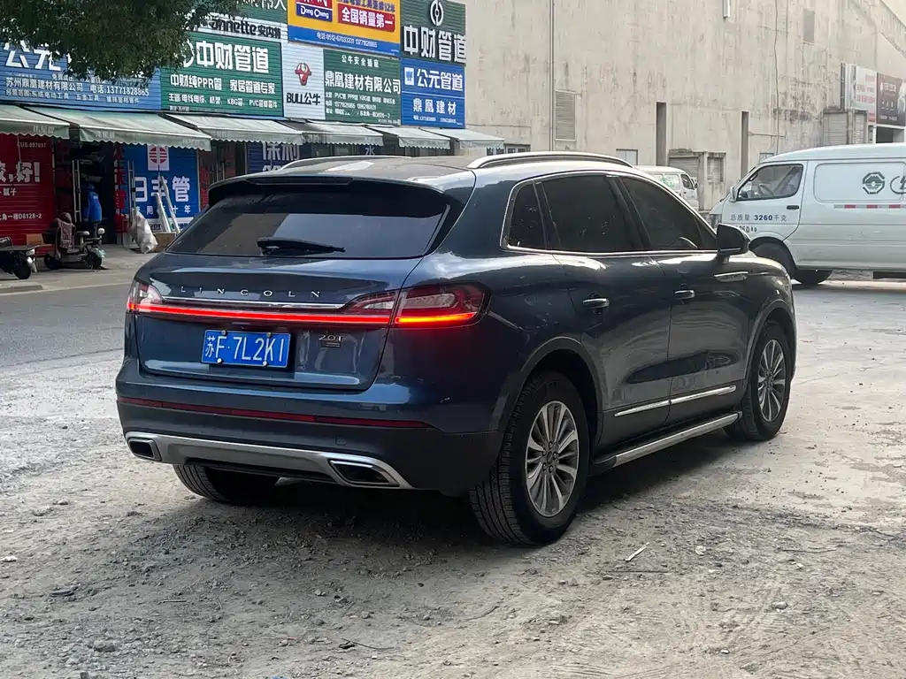 LINCOLN NAVIGATOR (IMPORT)