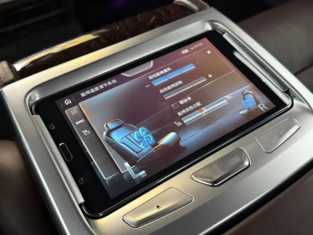 BMW 7 Series — миниатюра 9