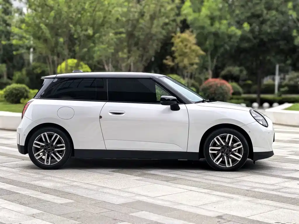 MINI MINI COOPER EV — миниатюра 4