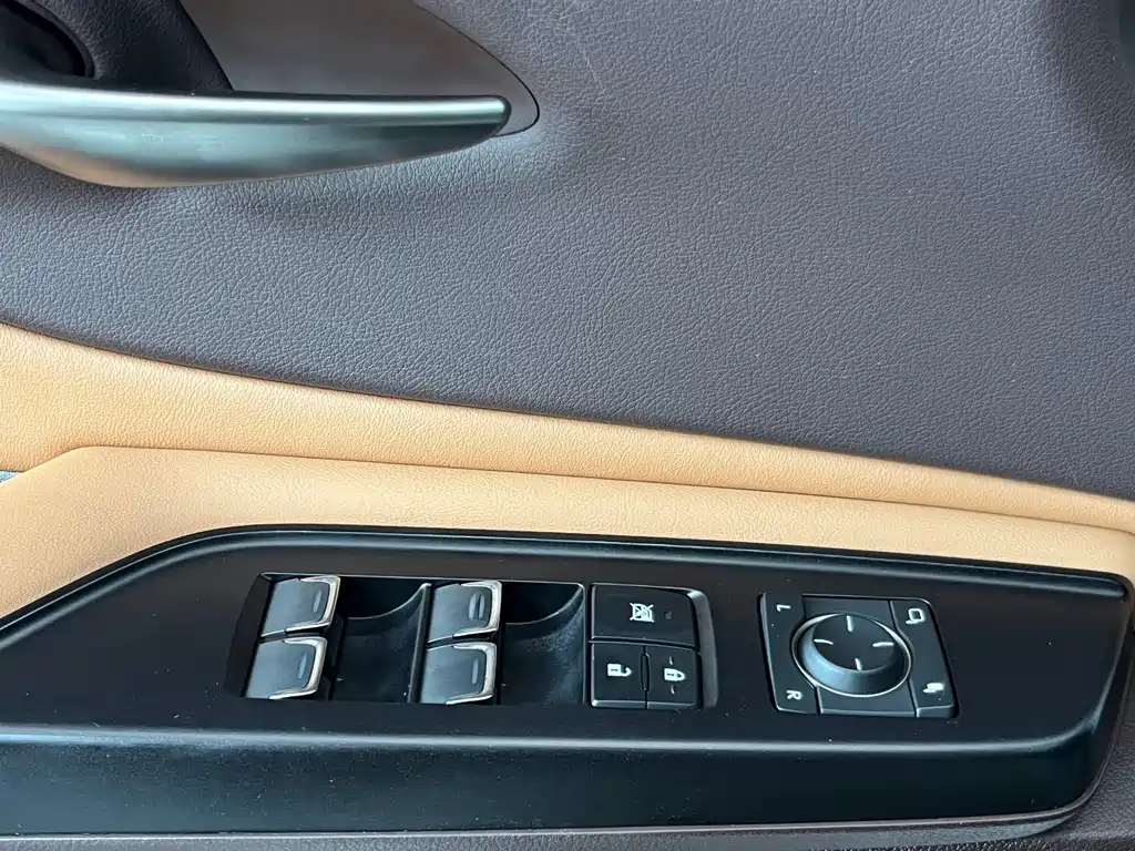 Lexus ES — миниатюра 18