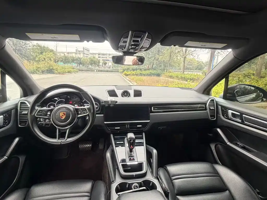 Porsche Cayenne — миниатюра 6