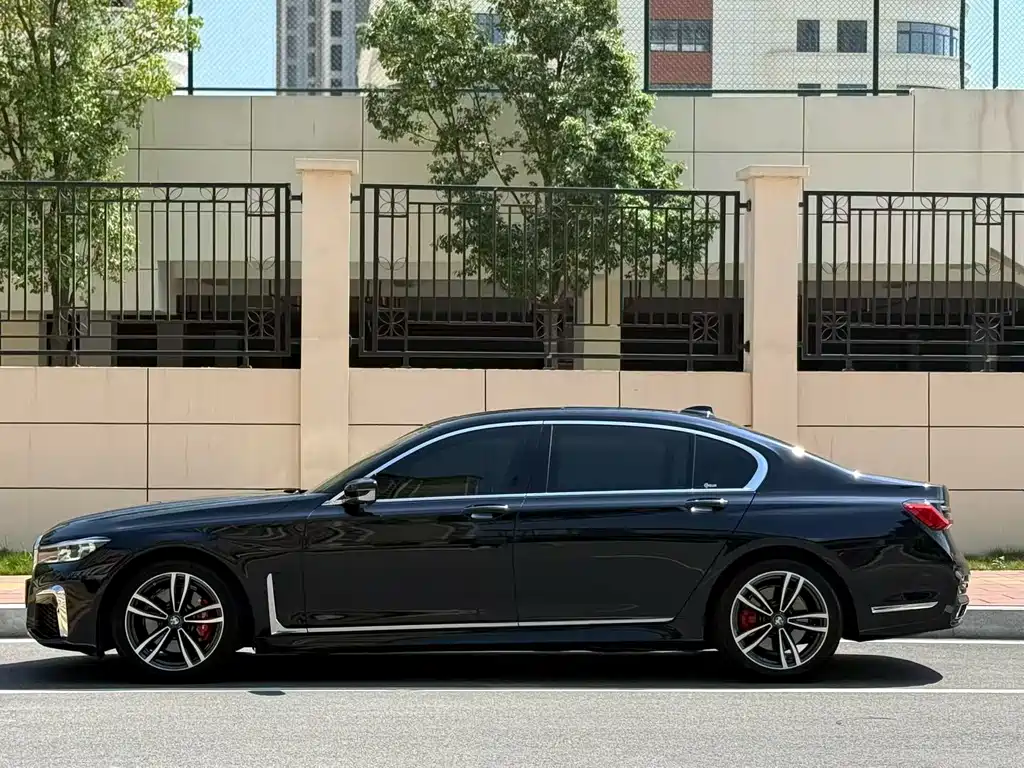 BMW 7 Series — миниатюра 7
