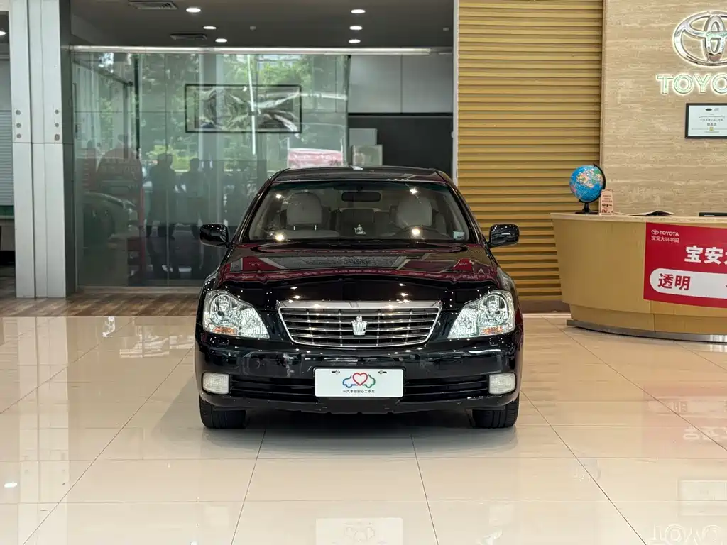 Toyota Crown — миниатюра 3