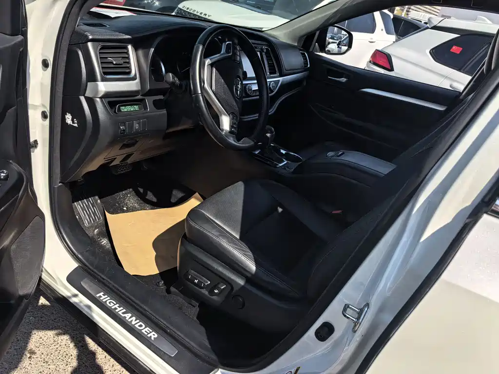 TOYOTA HIGHLANDER