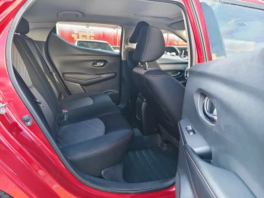 Nissan Bluebird — миниатюра 8