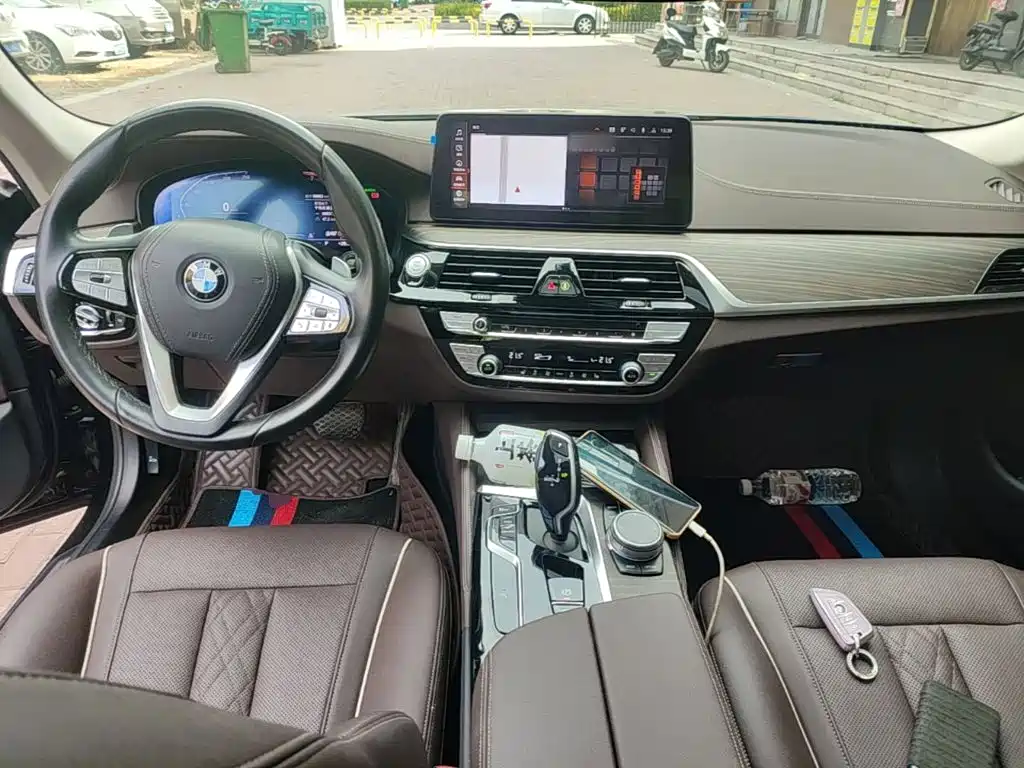 BMW 5 Series — миниатюра 10