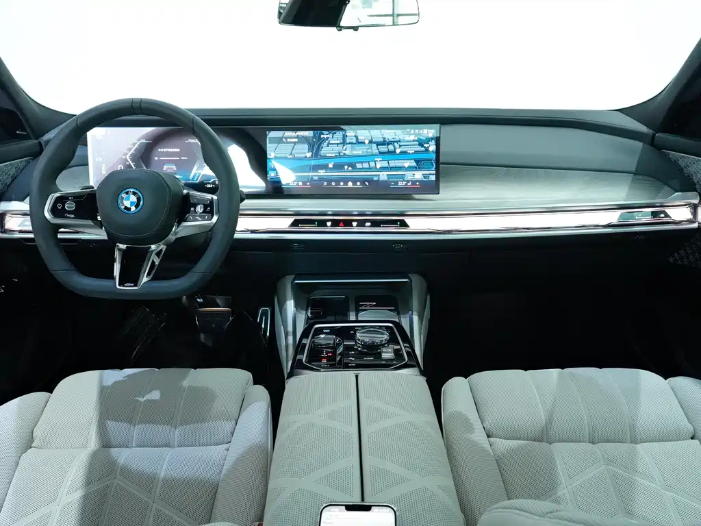 BMW I7