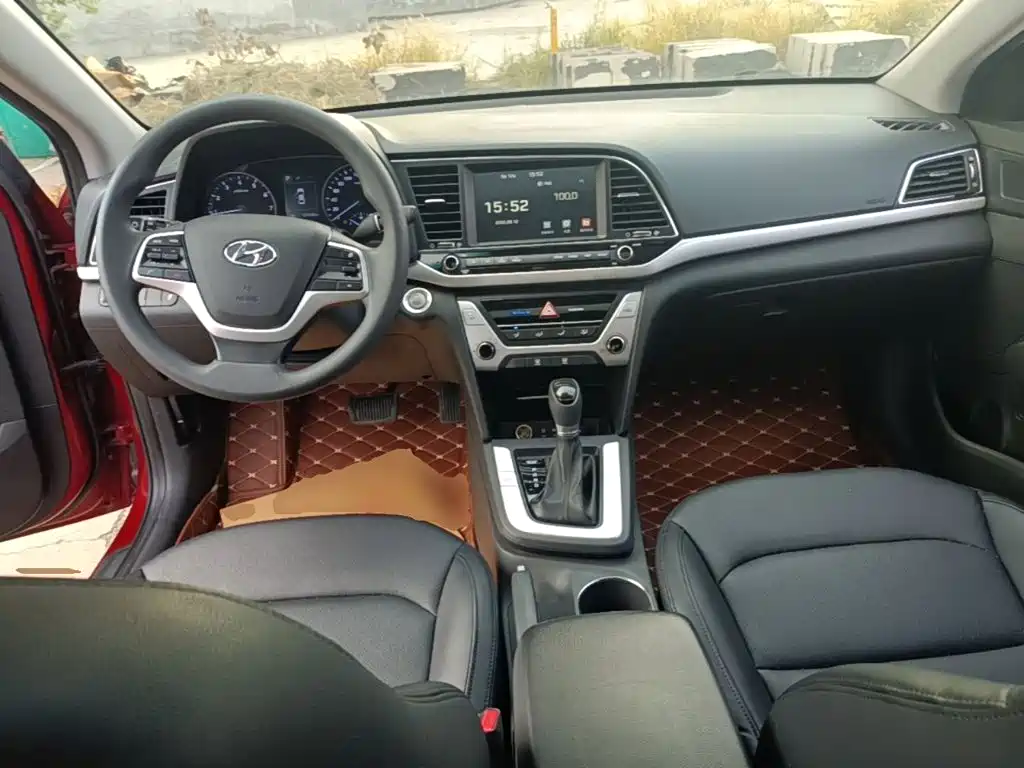 Hyundai Elantra — миниатюра 10