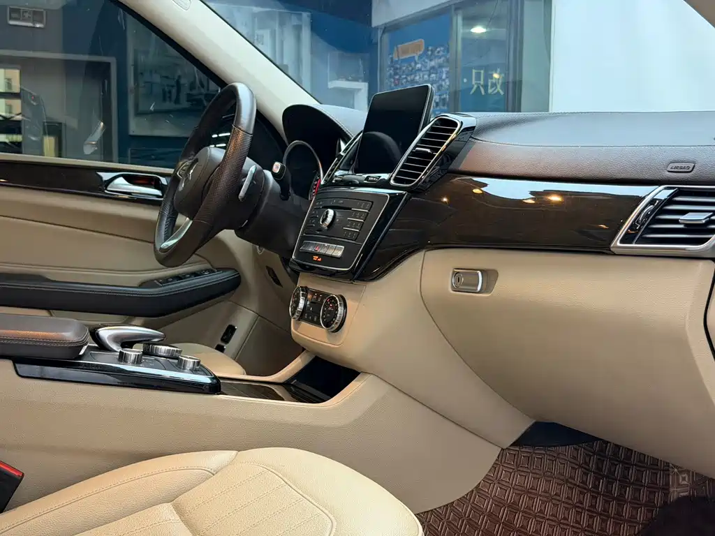 Mercedes-Benz GLS — миниатюра 15