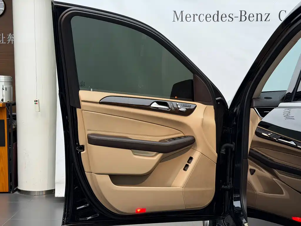 Mercedes-Benz GLS — миниатюра 10