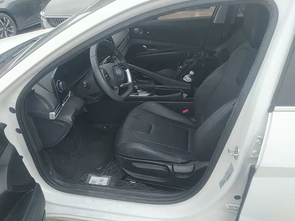 Hyundai Elantra — миниатюра 15