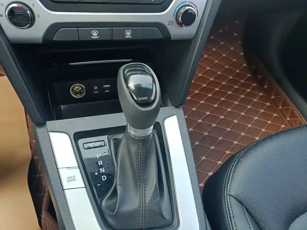 Hyundai Elantra — миниатюра 14