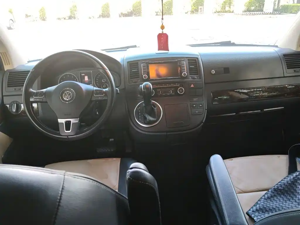 Volkswagen Multivan — миниатюра 10