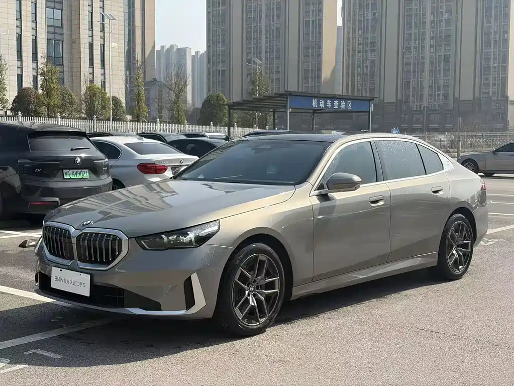 BMW 5 SERIES