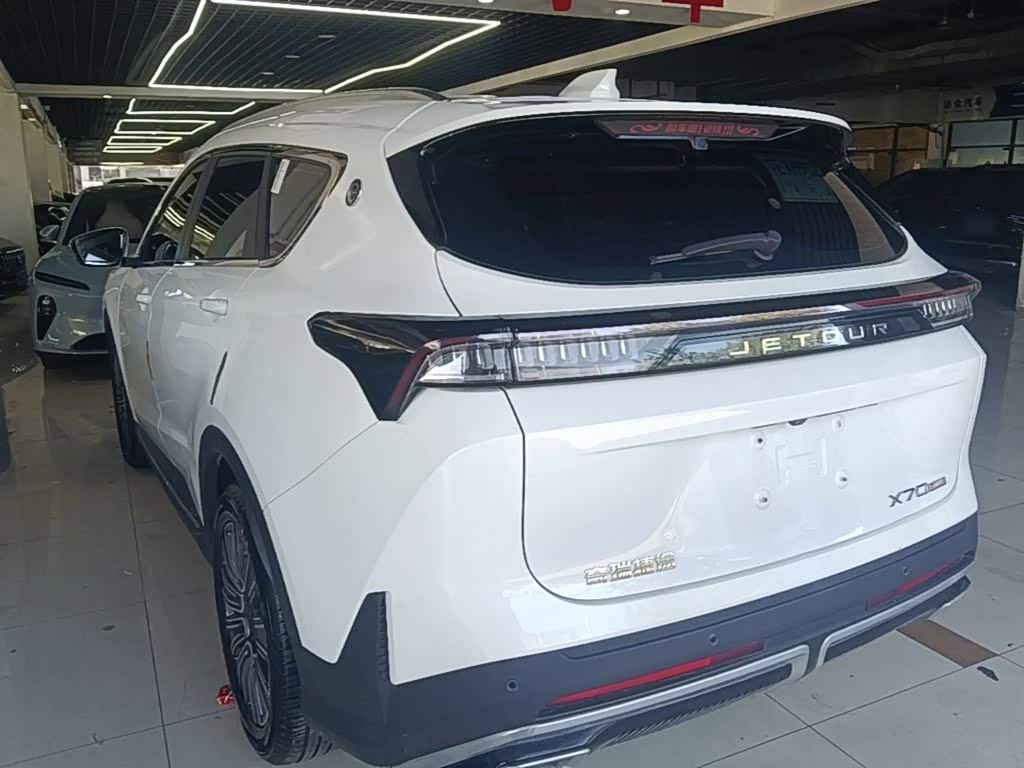 Jetour Jetour X70 PLUS 1.5 л 2024 г. Белый, пробег 23900 км