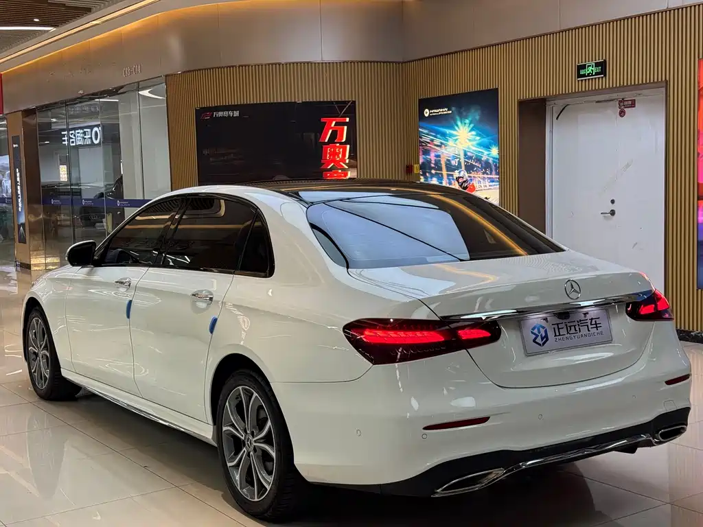 Mercedes-Benz E-Class — миниатюра 7