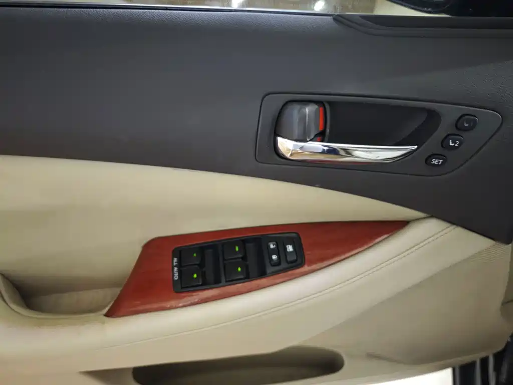 Lexus ES — миниатюра 11