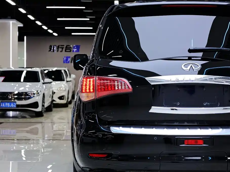 Infiniti QX80 2016 5.6L 4WD