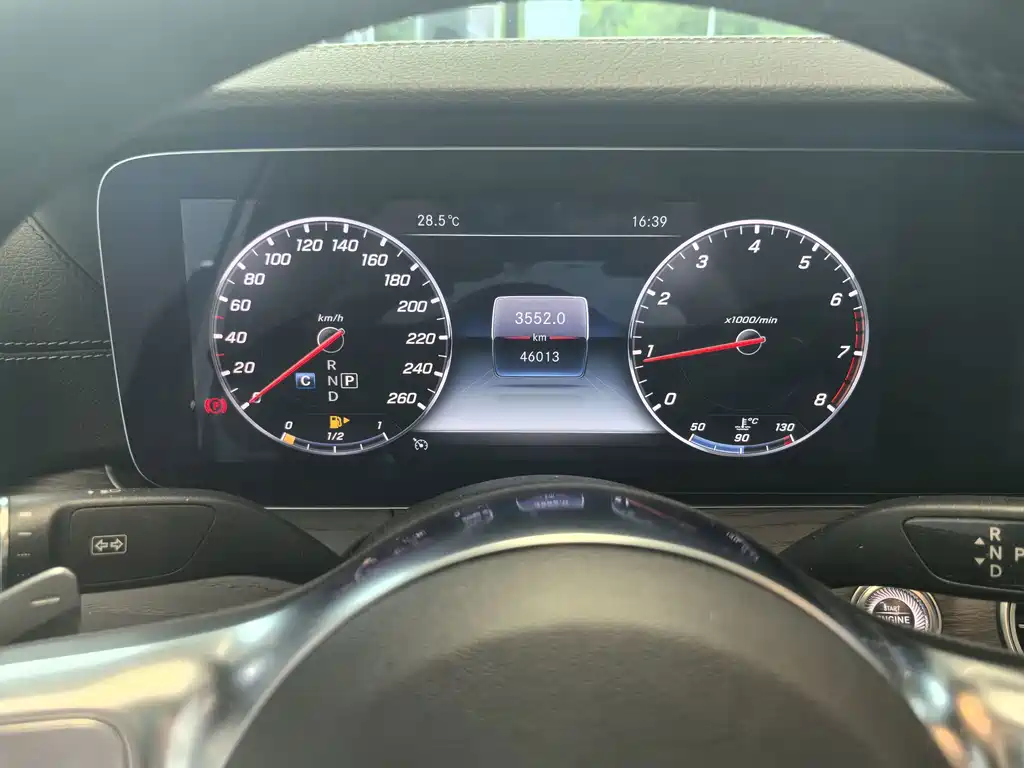 Mercedes-Benz E-Class — миниатюра 11