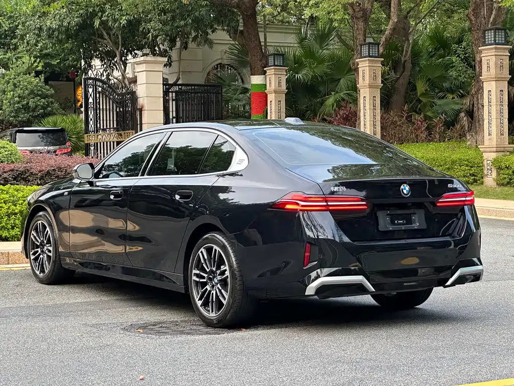 BMW 5 Series — миниатюра 7