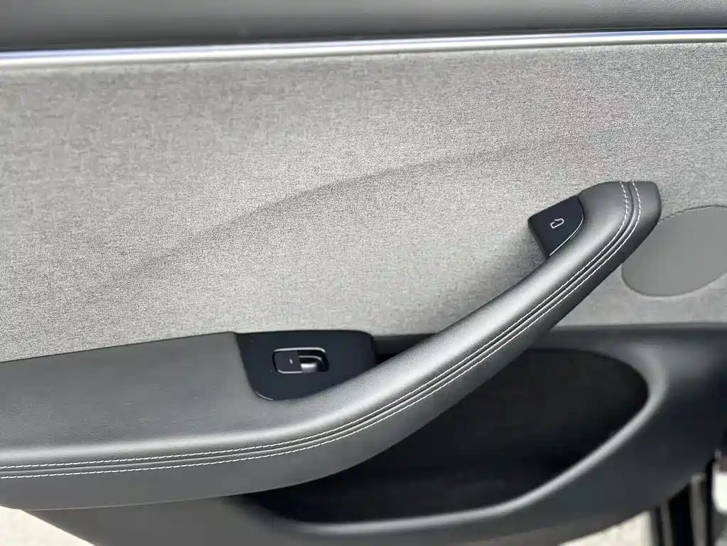 Tesla Model 3 — миниатюра 11