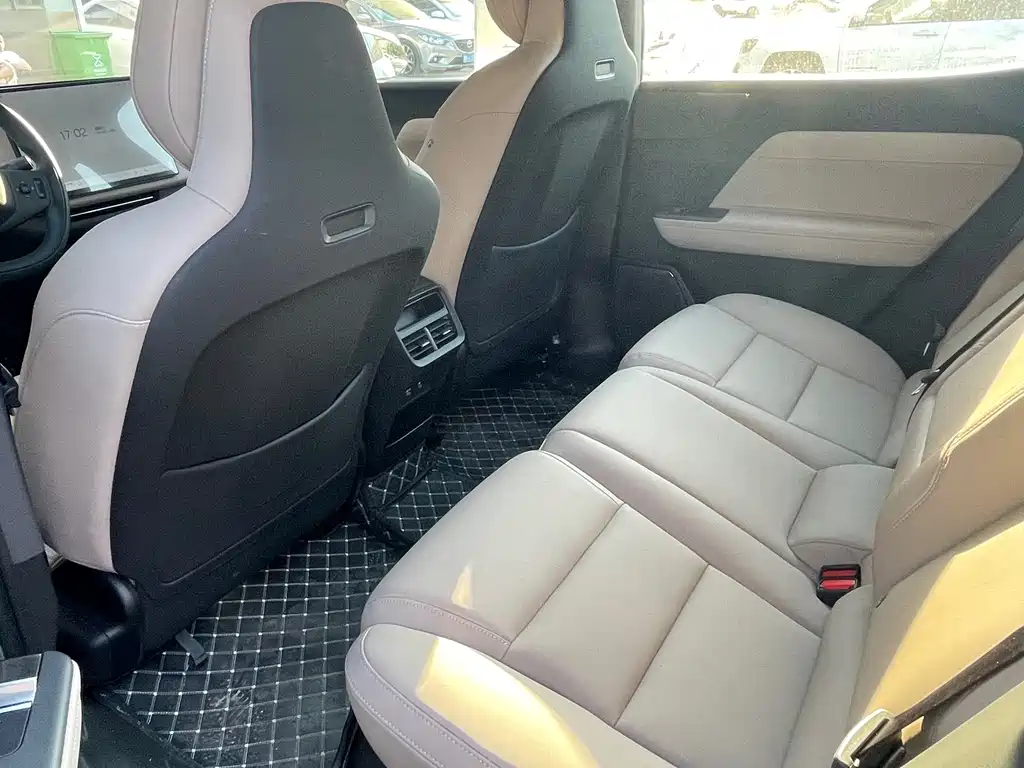 Volvo XC70 PHEV — миниатюра 5