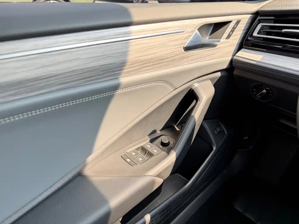 Volkswagen Sagitar — миниатюра 14