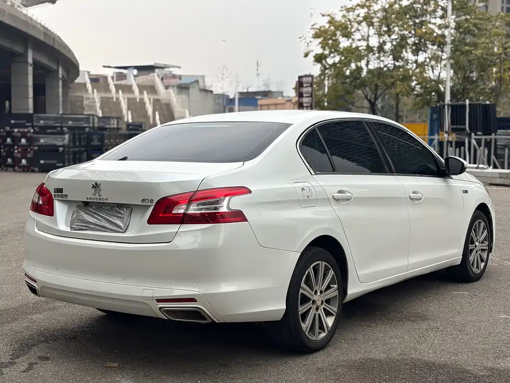 PEUGEOT 408