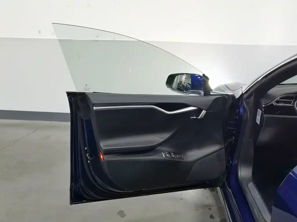 Tesla Model S — миниатюра 8