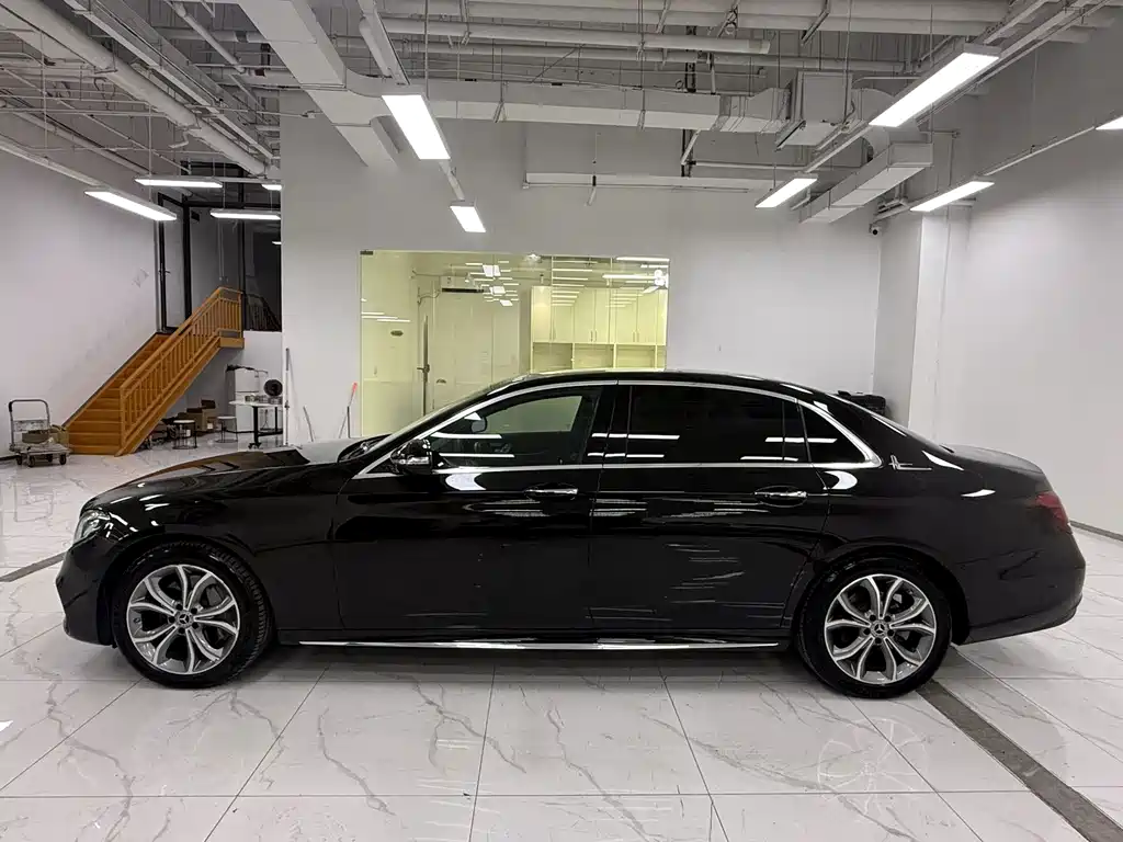 Mercedes-Benz E-Class — миниатюра 3