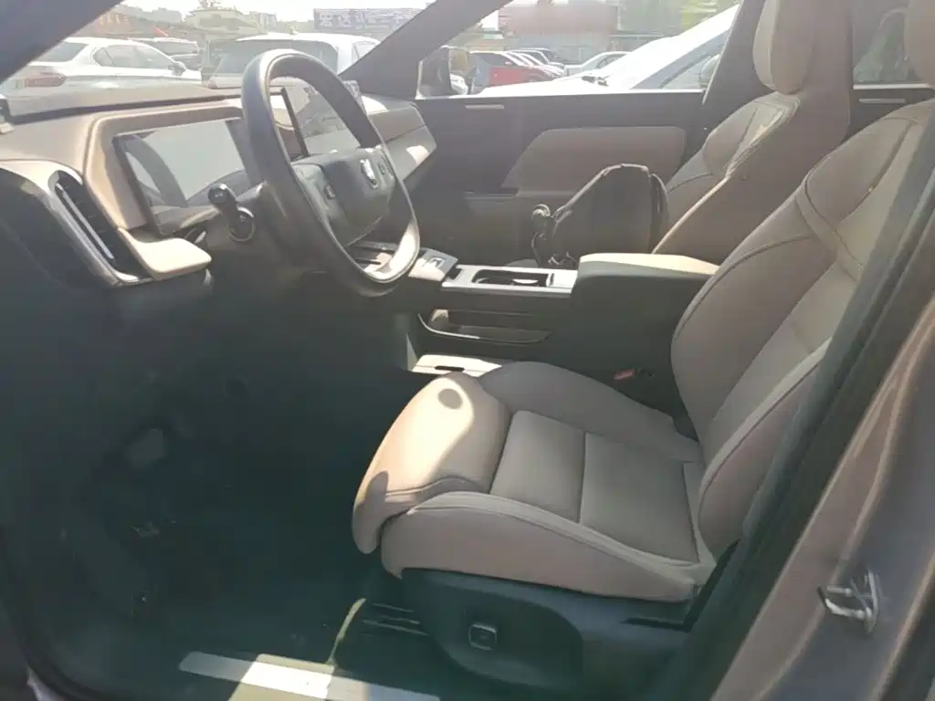 Volvo XC70 PHEV — миниатюра 15