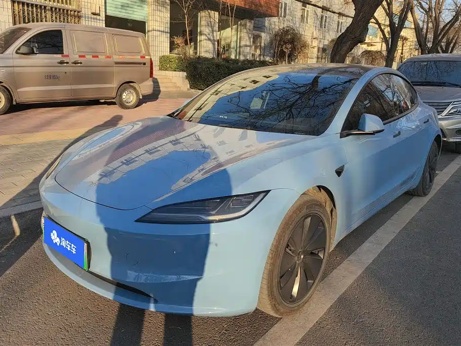 TESLA MODEL 3