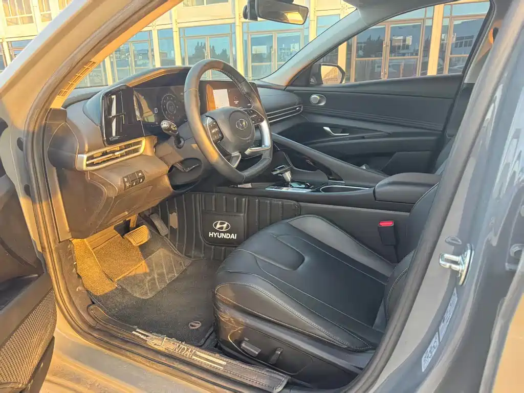 Hyundai Elantra — миниатюра 3