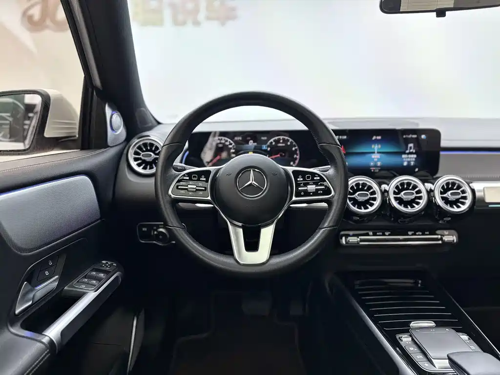 Mercedes-Benz GLB — миниатюра 11