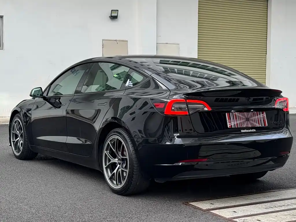 Tesla Model 3 — миниатюра 9