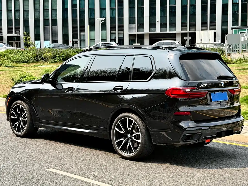 BMW X7 xDrive40i Premium Type M Sport Package, фото 7
