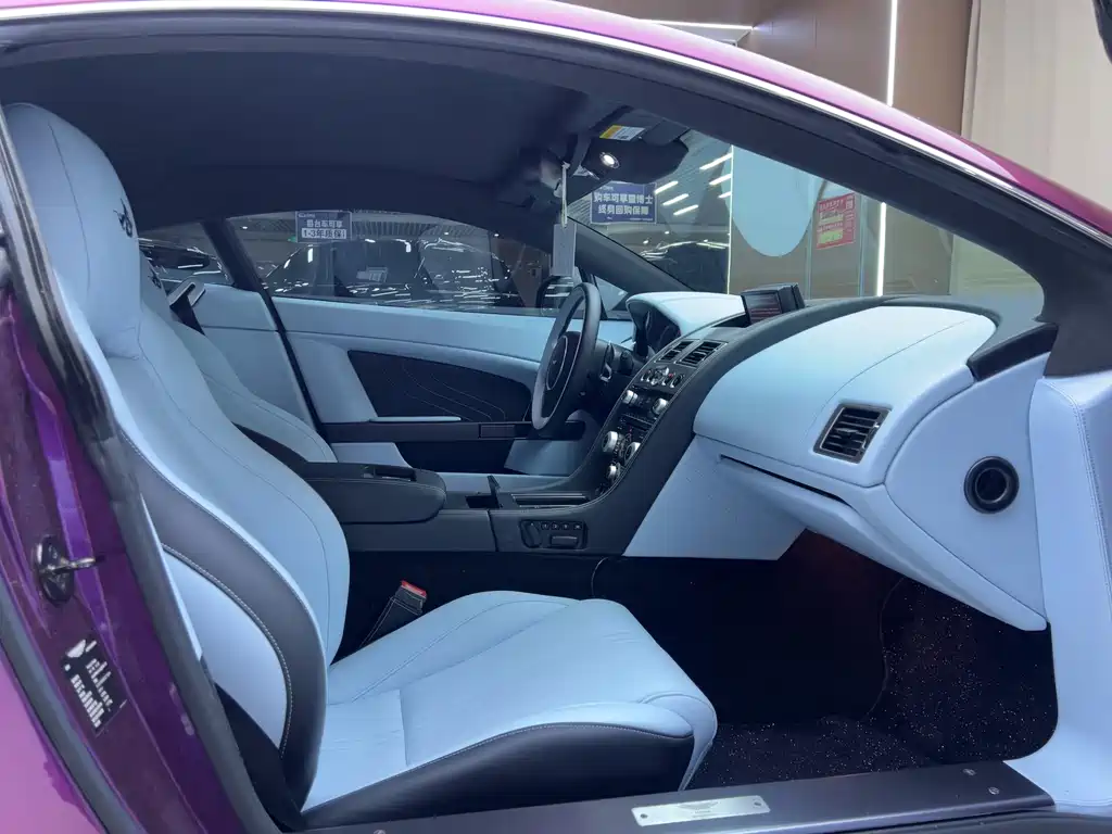 Aston Martin V8 Vantage 2011 4.7L Sportshift Coupe