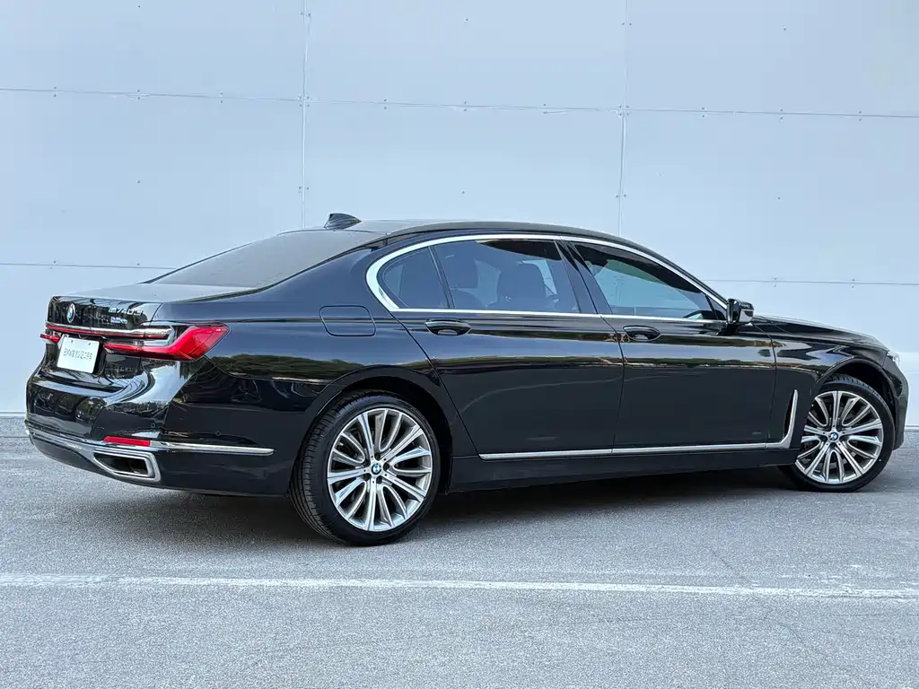 BMW 7 Series — миниатюра 24