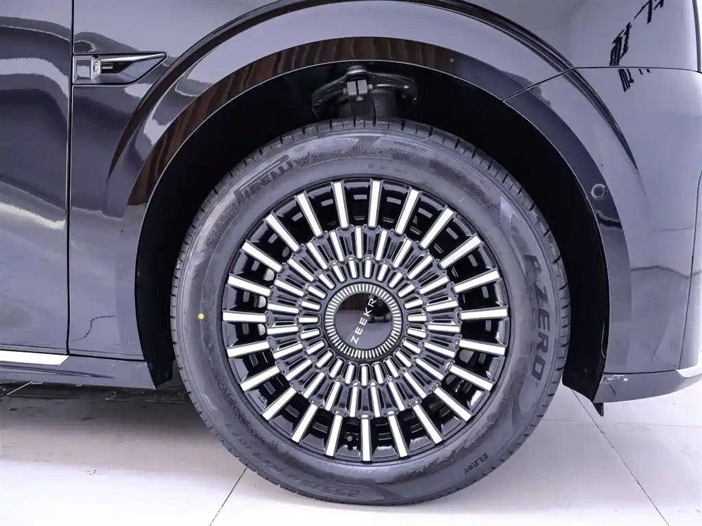 Zeekr 009 2024 мест 108kWh