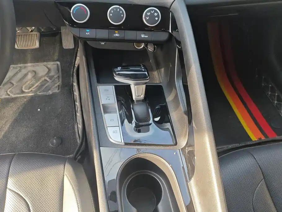 Hyundai Elantra — миниатюра 16